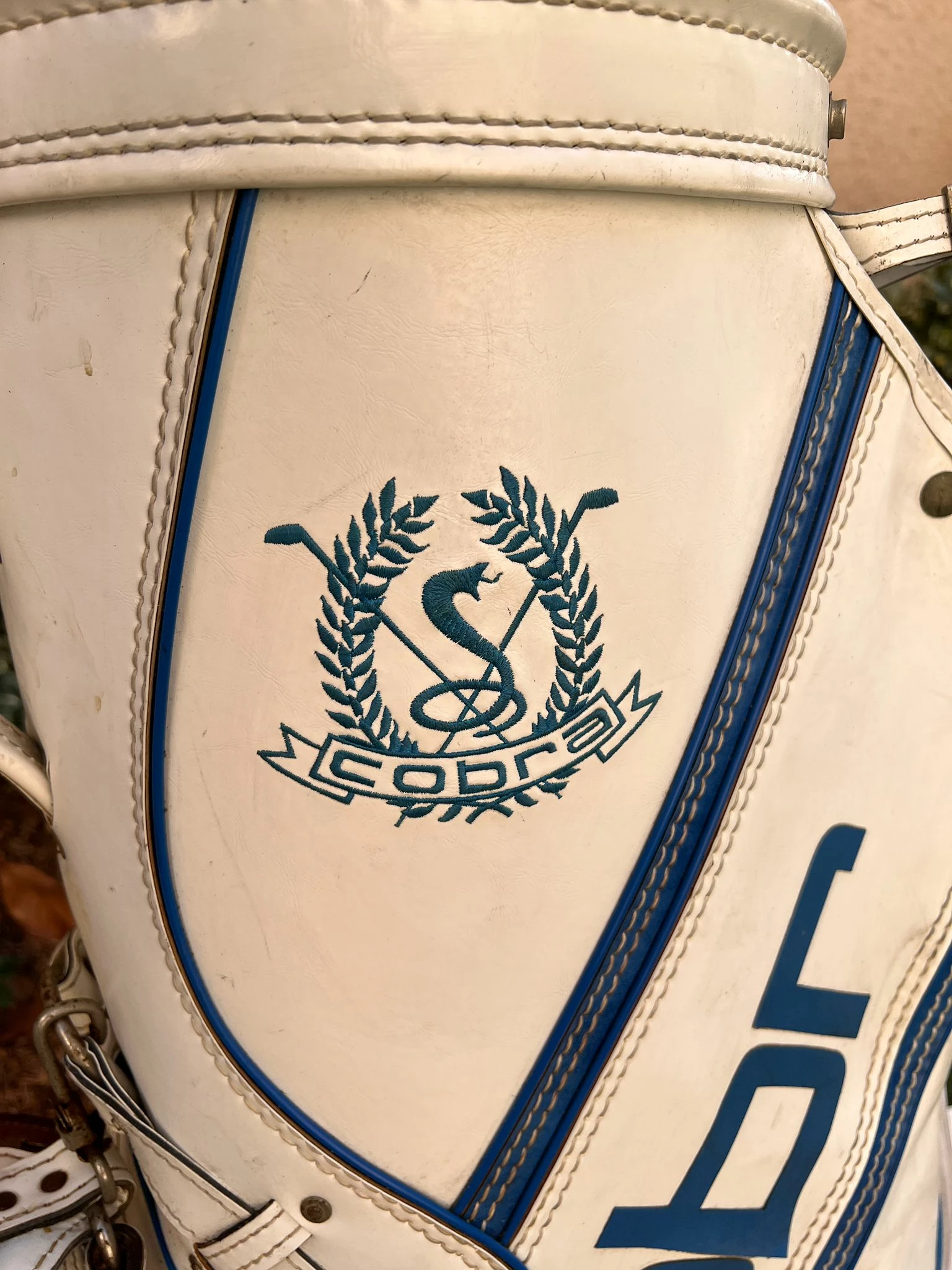 Www.chipnputt.com Authentic Vintage Cobra GREG NORMAN 6 Way Tour Cart Bag, With Rainhood, White/Blue-RARE! 12 Www.chipnputt.com Authentic Vintage Cobra GREG NORMAN 6 Way Tour Cart Bag, With Rainhood, White/Blue-RARE! - Image 12