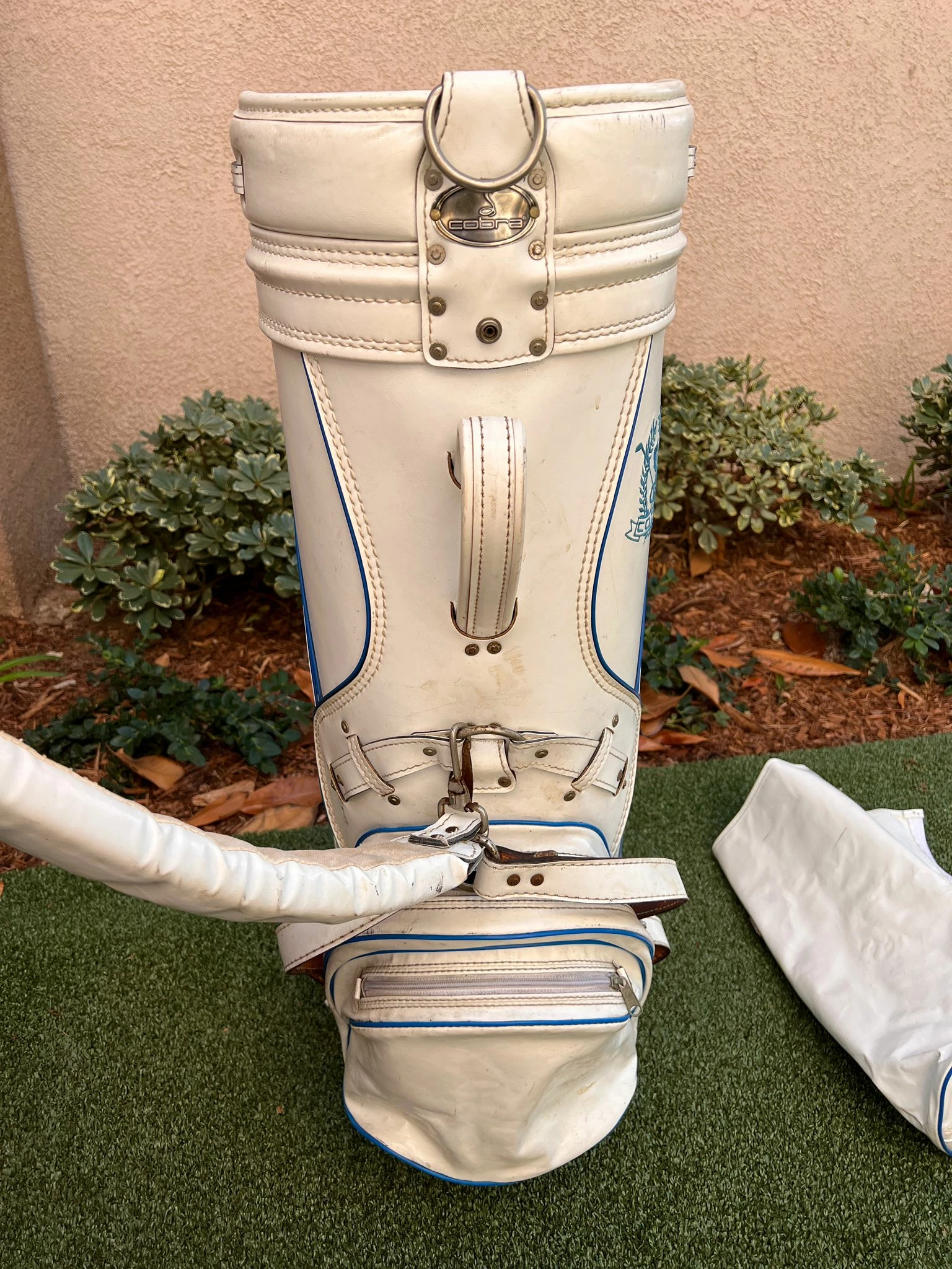 Www.chipnputt.com Authentic Vintage Cobra GREG NORMAN 6 Way Tour Cart Bag, With Rainhood, White/Blue-RARE! 9 Www.chipnputt.com Authentic Vintage Cobra GREG NORMAN 6 Way Tour Cart Bag, With Rainhood, White/Blue-RARE! - Image 9
